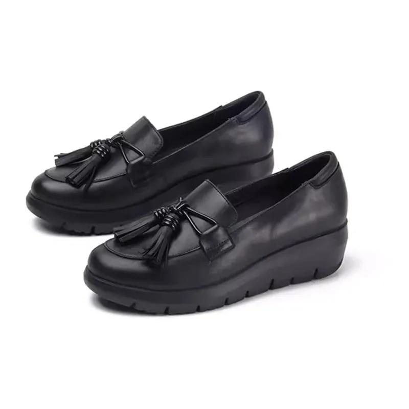 Tassels-detailed Soft Leather Loafer for Women in Black/Brown